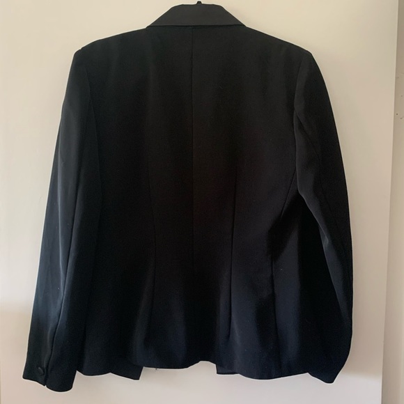 Alex Black satin women’s tuxedo jacket - Picture 5 of 6